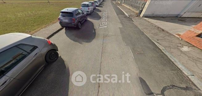 Capannone in commerciale in Via Unità D'Italia 37
