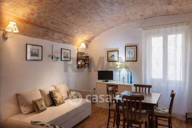 Appartamento in residenziale in Via Santa Barbara 10