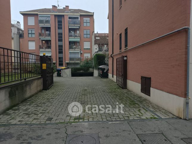 Box/posto auto in residenziale in Via Perosa 9 a