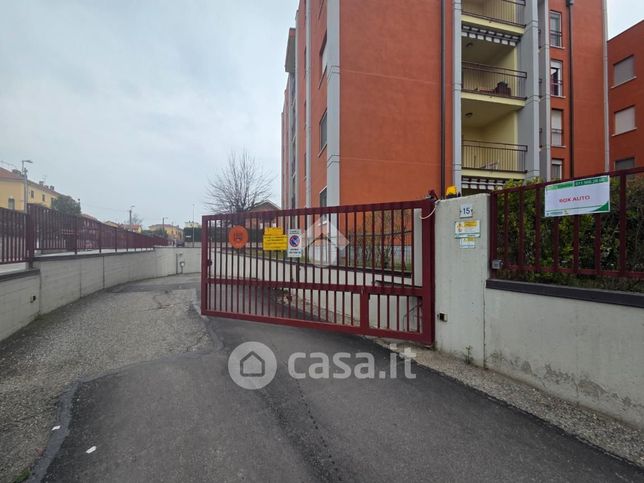 Box/posto auto in residenziale in Via Collegno 17