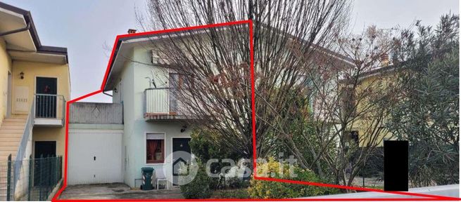 Casa bi/trifamiliare in residenziale in Via Parmala 17