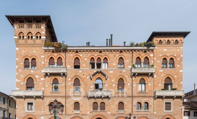 Ufficio in commerciale in 