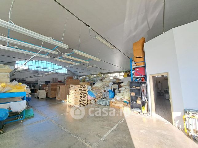 Capannone in commerciale in Via Piemonte