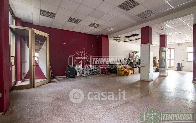 Ufficio in commerciale in Via Monte Cervino 5
