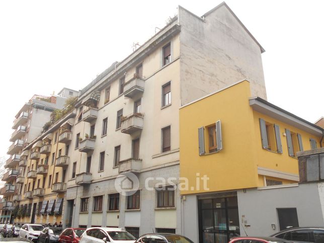 Appartamento in residenziale in Via Curio Dentato 5