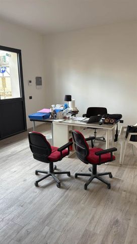 Ufficio in commerciale in 
