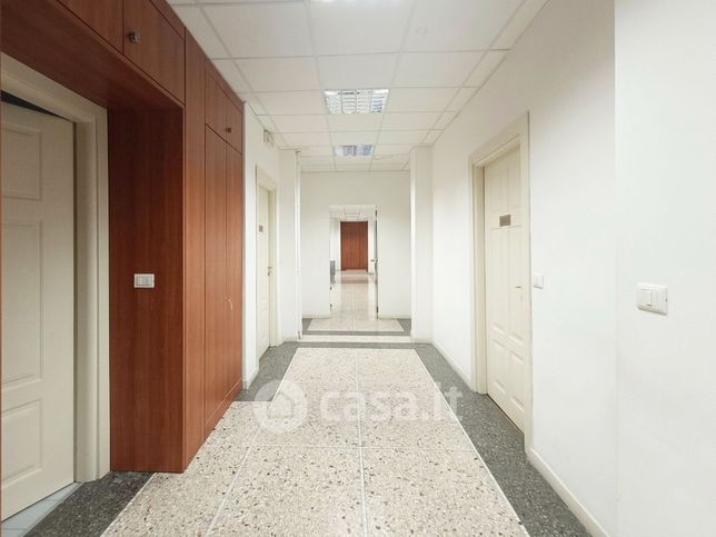 Ufficio in commerciale in Via Santa Tecla 4