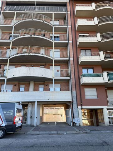 Garage/posto auto in residenziale in Corso Caio Plinio 62