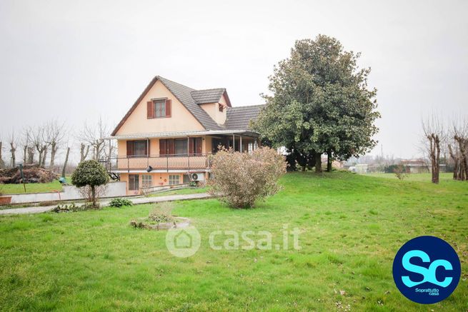 Villa in residenziale in Via dei Dossi 78