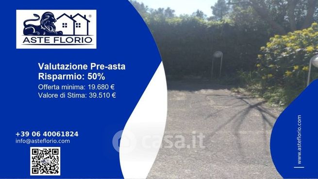 Box/posto auto in residenziale in Via Francesco Compagna