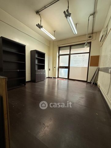 Negozio/locale commerciale in commerciale in Via Luigi Arnaldo Vassallo 70