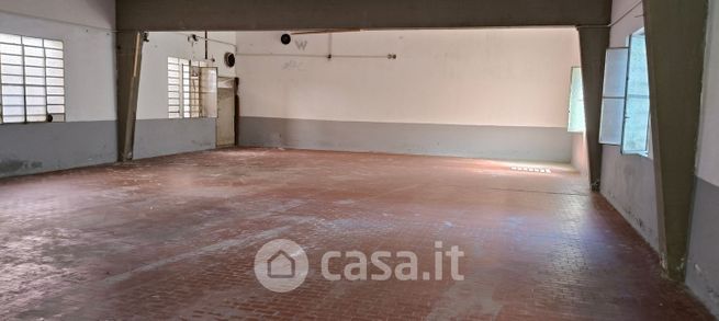 Capannone in commerciale in Via Giuseppe Verdi