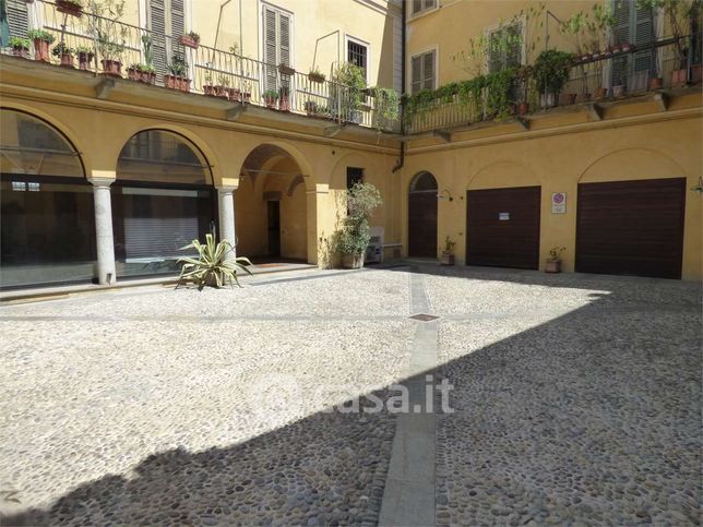 Ufficio in commerciale in Via del Sale 8