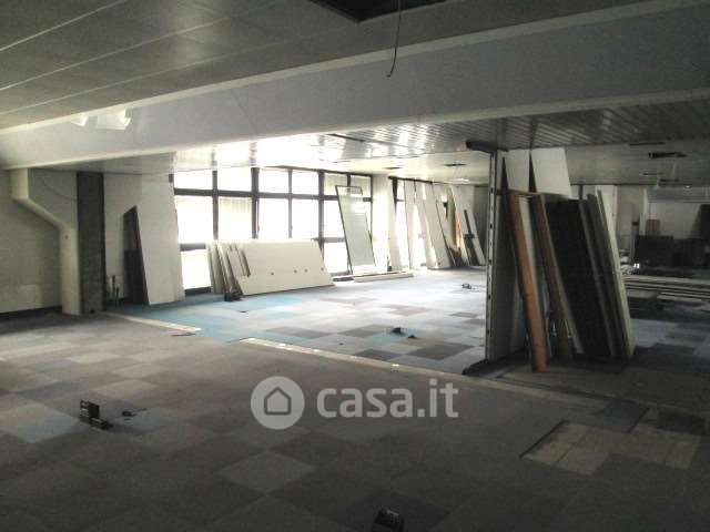 Ufficio in commerciale in 