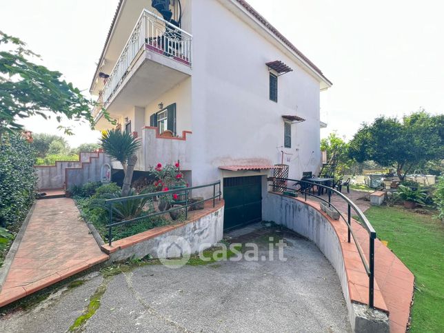 Villetta a schiera in residenziale in Via Festinese