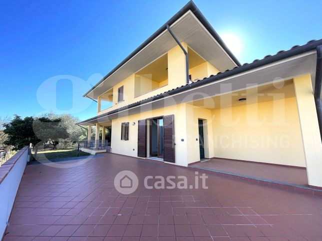 Villa in residenziale in 