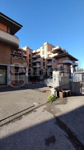 Garage/posto auto in residenziale in Via Calabria 17 -1