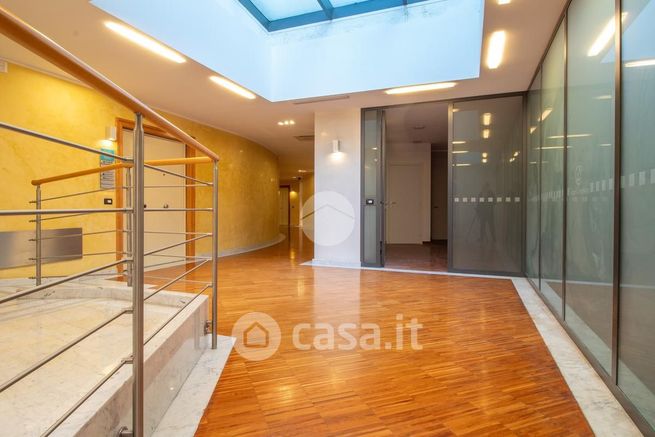 Ufficio in commerciale in Via Don Abbo 20