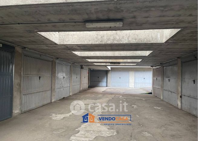 Box/posto auto in residenziale in Via Vittorio Alfieri 25
