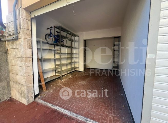 Garage/posto auto in residenziale in Vico della Madonna 14