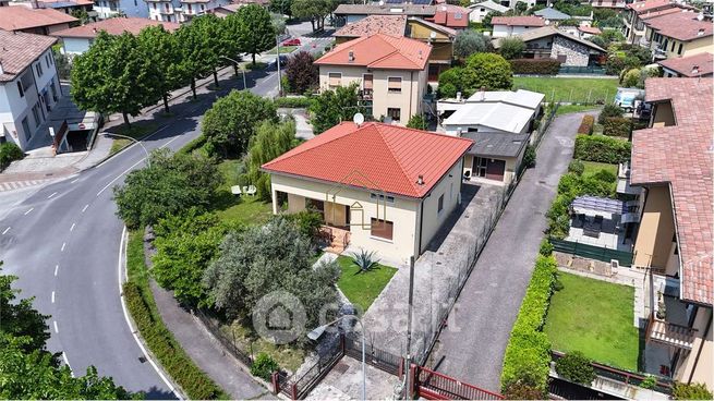 Villa in residenziale in Via Unità d'Italia 17