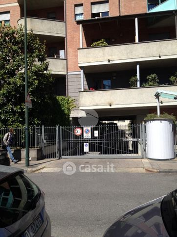 Box/posto auto in residenziale in Via Serrano