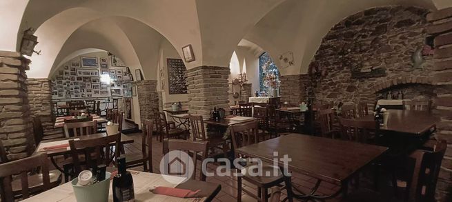 Attivitã /licenza (con o senza mura) in commerciale in Via Camillo Benso Conte di Cavour 40