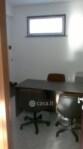 Ufficio in commerciale in 