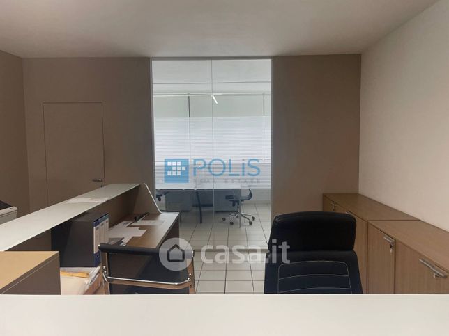 Ufficio in commerciale in Via Friuli Venezia Giulia 10