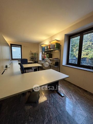 Ufficio in commerciale in 