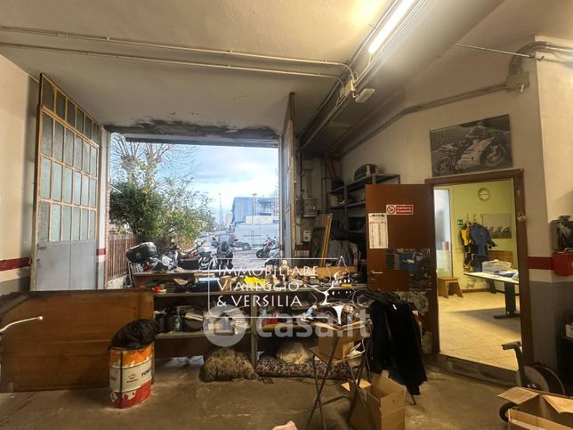 Capannone in commerciale in Via Fratelli Cervi 20
