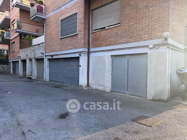 Garage/posto auto in residenziale in Via Cassia 900