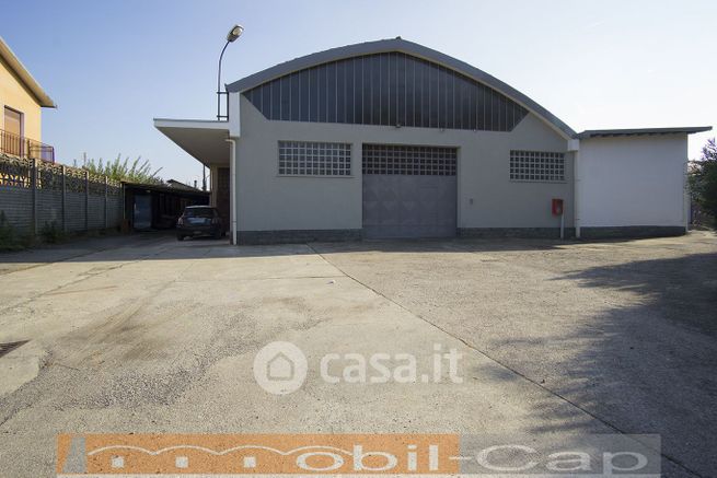 Capannone in commerciale in Via Donato Bramante 8