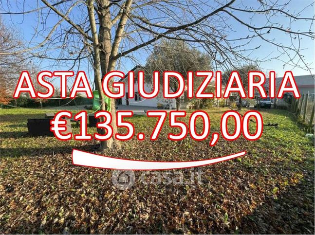 Casa bi/trifamiliare in residenziale in Via Croce Ruzza 23