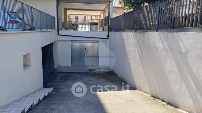 Box/posto auto in residenziale in Via degli Oleandri