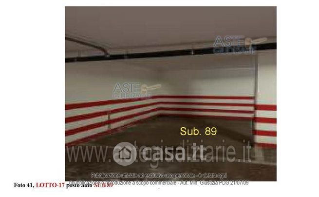 Box/posto auto in residenziale in Via Francesco Ciusa 7