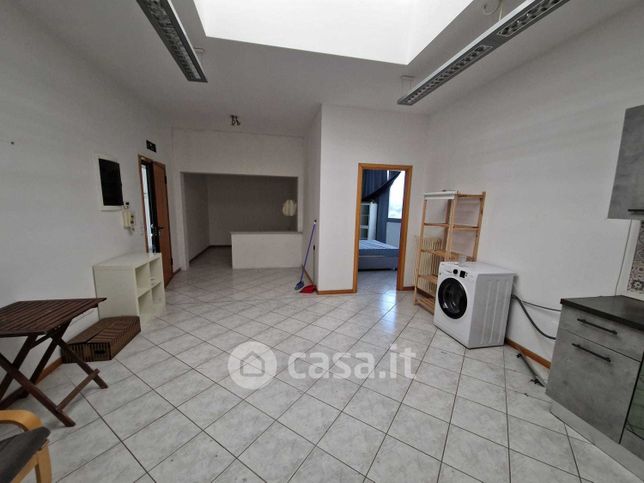 Ufficio in commerciale in Via Marecchiese 152
