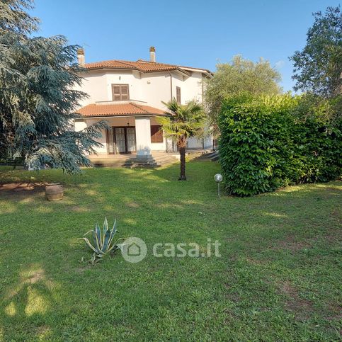 Villa in residenziale in Via Enrico Berlinguer