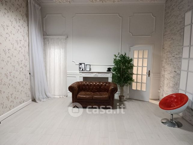 Ufficio in commerciale in Via Andrea Maria Ampère 87