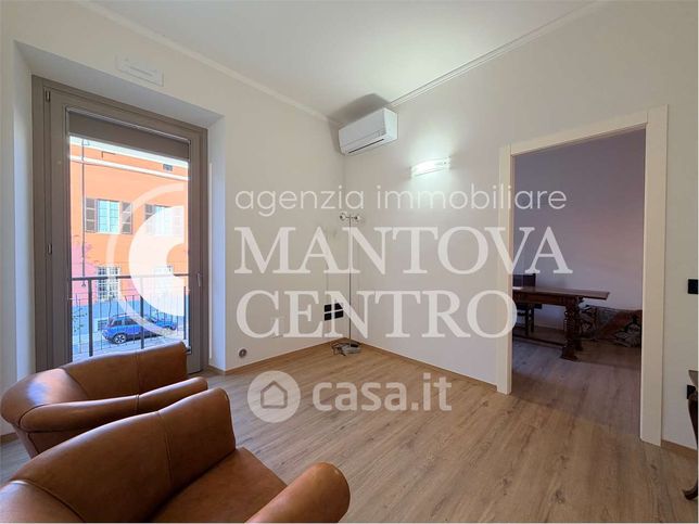 Ufficio in commerciale in Via Carlo Poma