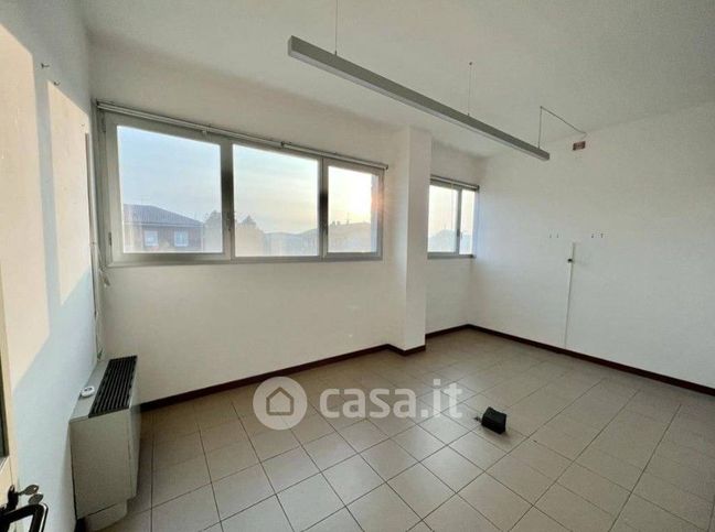 Ufficio in commerciale in 