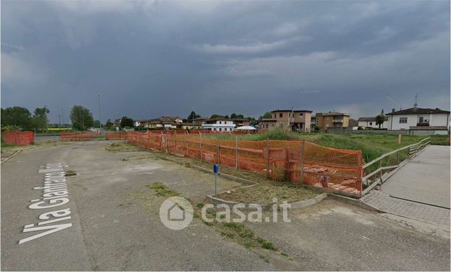 Terreno edificabile in residenziale in Via Gianfranco Miglio