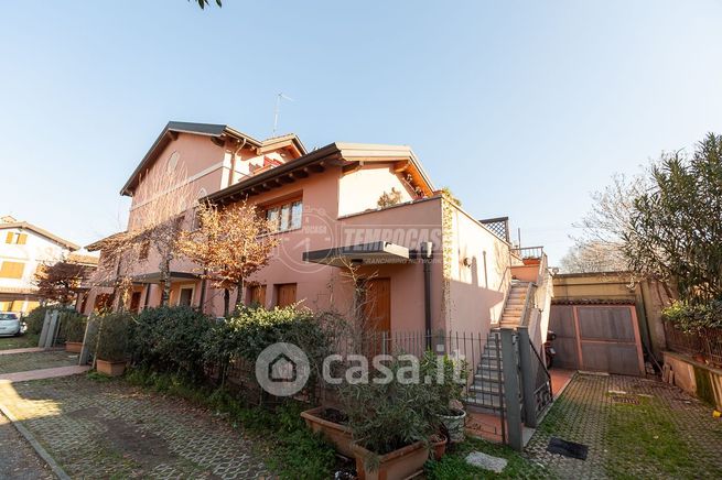 Casa indipendente in residenziale in Via Milano 38