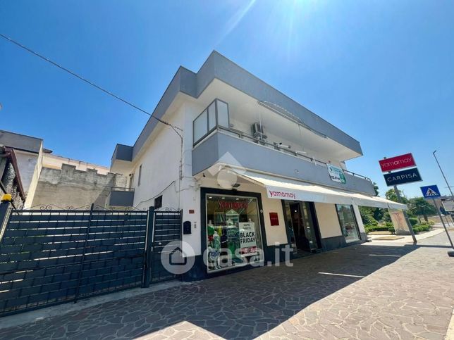 Box/posto auto in residenziale in Via Domiziana 302