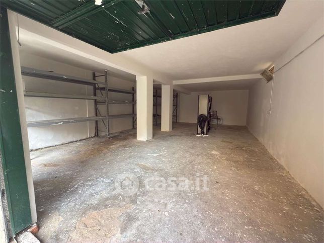 Garage/posto auto in residenziale in Viale Caprera