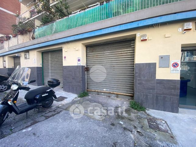 Capannone in commerciale in Via Tiberio 49