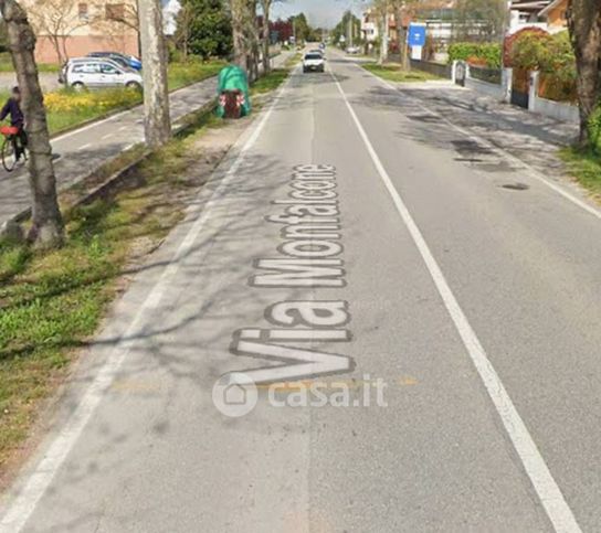 Box/posto auto in residenziale in Via Monfalcone 27