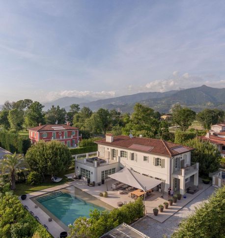 Villa in residenziale in Via Francesco Carrara