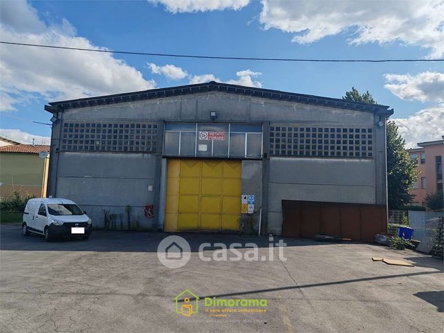 Capannone in commerciale in Via Rughi 22
