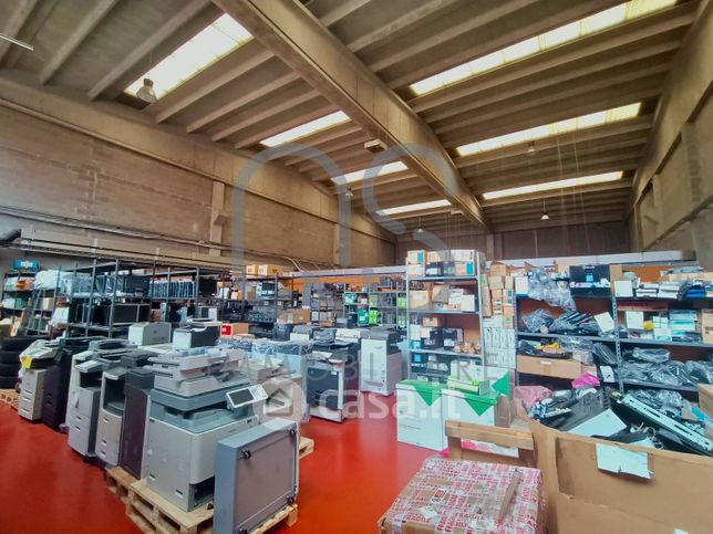 Capannone in commerciale in Via Carlo Pittara 14